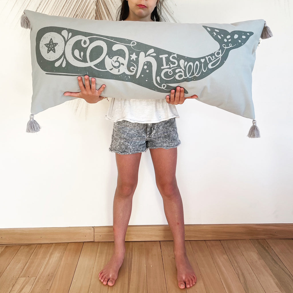 Cojín decorativo "Ocean si Calling" (40 x 90 cm.)